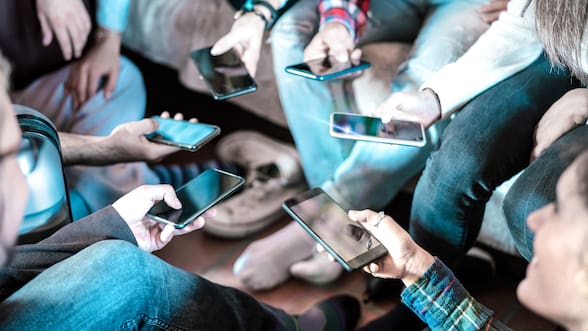 El sistema tributario con que Australia busca que los gigantes tecnológicos paguen por las noticias de medios locales