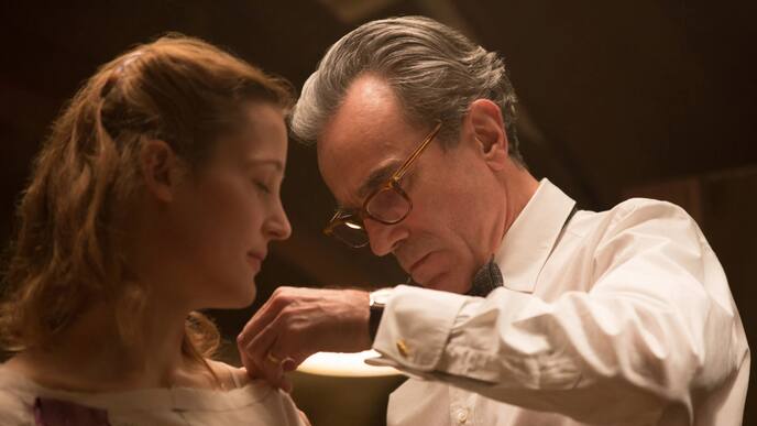 El hilo fantasma: la nueva vida de la película que abrumó a Daniel Day-Lewis y lo hizo retirarse del cine