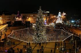 Desde telarañas de la suerte hasta el fin de la soltería: tradiciones navideñas inusuales que se celebran alrededor del mundo