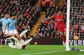 Guardiola no encuentra el camino: el Liverpool vence al Manchester City y se encumbra en la Premier League