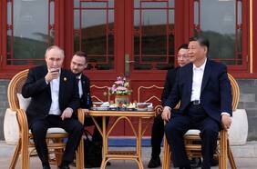 Zelensky admite en Kharkiv que situación es “extremadamente difícil” mientras Putin y Xi ratifican alianza en Beijing