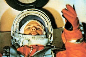 “No veo a Dios aquí arriba” y las teorías conspirativas tras la muerte de Yuri Gagarin que incluyen a la KGB: se cumplen 60 años del primer vuelo al espacio