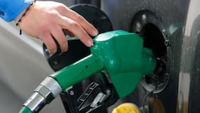 ¿Sube o baja la bencina? Revisa el precio del combustible para los próximos días