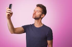 “Es apestoso estar con weones que siguen activos en Tinder mientras están contigo”