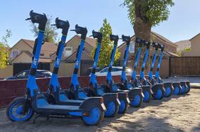 JET entra al mercado de los scooters en Chile: estos son los precios con los que busca competir