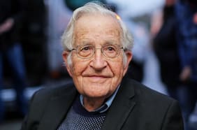 “Noam Chomsky no ha fallecido”: desmienten muerte de filósofo estadounidense