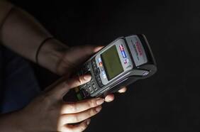 El “no” de una empresa, posible filtración de tarjetas y problemas para implementar el modelo de cuatro partes: los detalles que revela el acta del directorio de Transbank