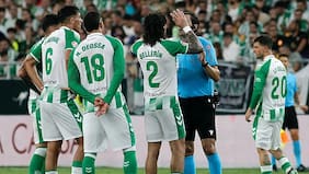 Capitán del Betis estalla por la polémica caída ante Barcelona: “Hay dos jugadas dudosas; una la castiga y otra la premia”