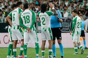Capitán del Betis estalla por la polémica caída ante Barcelona: “Hay dos jugadas dudosas; una la castiga y otra la premia”
