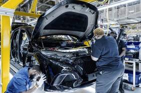 Mercedes-Benz inicia su producción de autos eléctricos en Estados Unidos