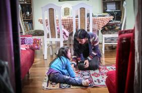 “Estoy haciendo todo mal”: estudio detecta que pandemia genera alto agotamiento y culpa en padres