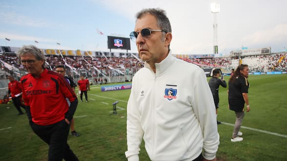 Por qué Aníbal Mosa mantiene frenadas las renovaciones de Fernando Ortiz y Arturo Vidal en Colo Colo