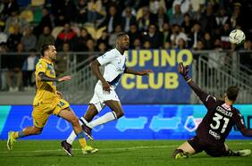 Alexis Sánchez ve desde la banca la goleada de Inter de Milán en casa de Frosinone