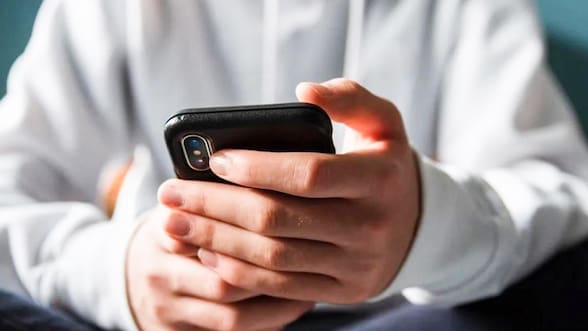 La habilidad que puede proteger a niños y adolescentes de los peligros de las redes sociales, según una especialista