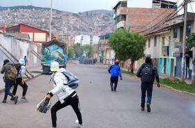 Sin fecha de retorno y con violencia en las calles: la preocupación de los chilenos atrapados en Cusco