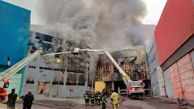 Incendio en galpones de Zofri mantendría sólo “un punto de riesgo” y anuncian labores de limpieza