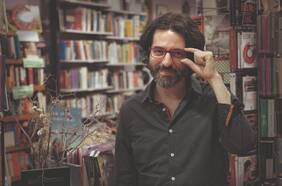 Andrés Neuman revive a la autora del diccionario Moliner: “Es la abuela de todas las personas que aman las palabras”