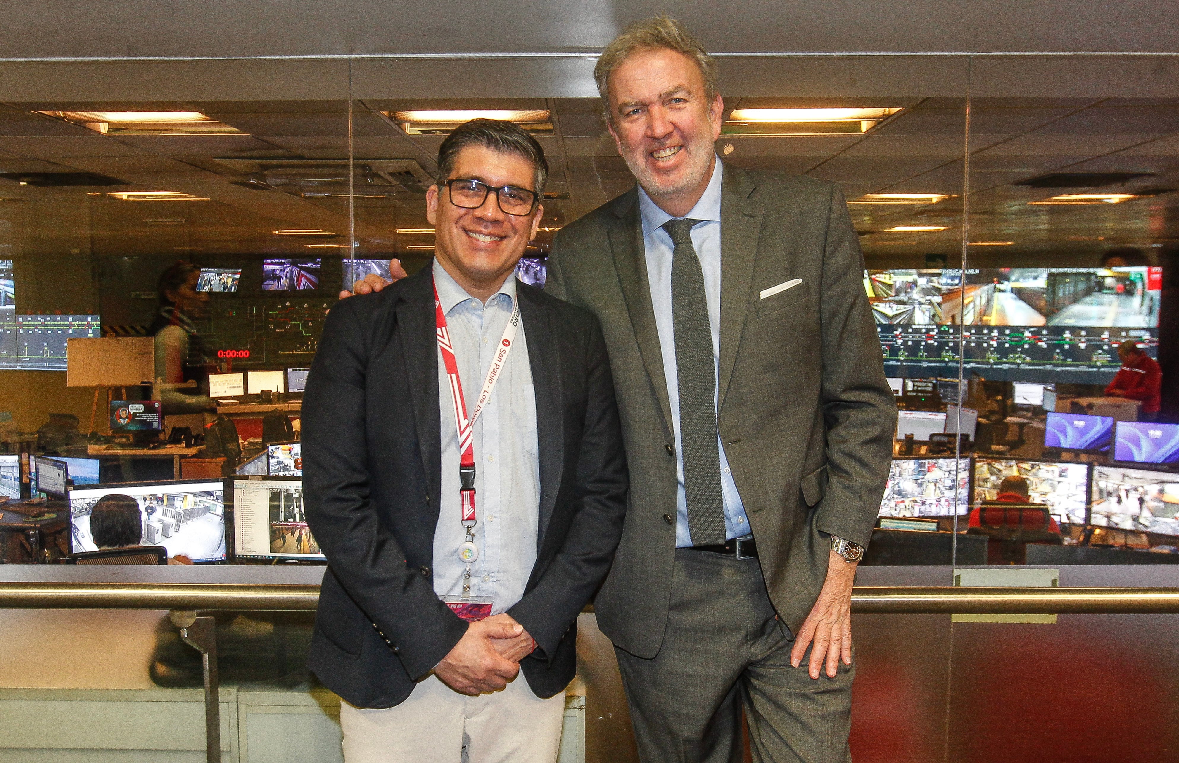Fernando Reyes, gerente comercial Grandes Cuentas Metro y Nicholas Parkes, director Nuevos Negocios y Marketing Copesa.
