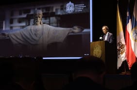 Rector UC advierte que “el sueño de transformar Chile” puede quedar en ilusión si no se resuelve la fragilidad del financiamiento universitario