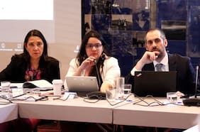 Ingresos fiscales se recuperan y gasto público se contrae en noviembre