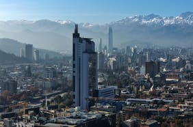Entel y América Móvil habrían presentado oferta conjunta por Telefónica Chile
