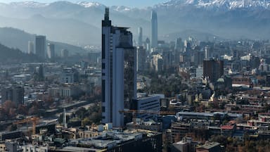 Telefónica afirma que evalúa vender su participación de Onnet Fibra