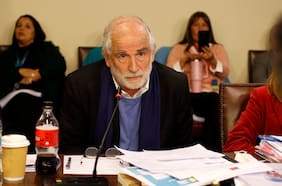 Tras críticas de candidatos, ministro Montes da un paso atrás y rectifica dichos sobre no ser el jefe de la reconstrucción