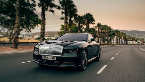Más autonomía, más potencia y lujo a medida: así evoluciona el Rolls-Royce Spectre