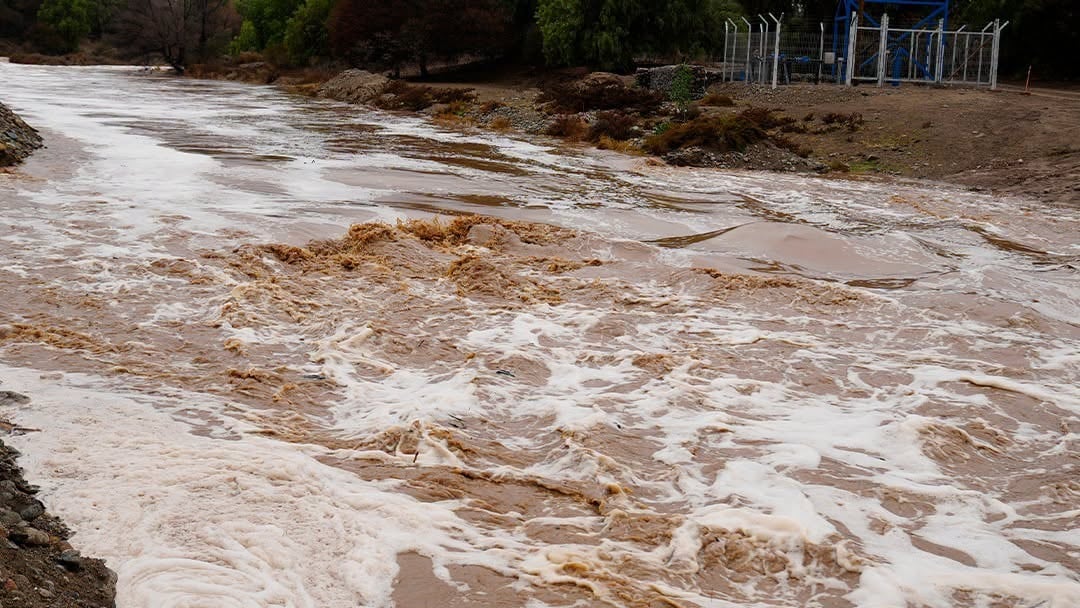 Aguas del Valle activa alerta roja por daños en su infraestructura sanitaria en Canela Alta