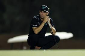 Revisa la fatídica jugada en la que Joaquín Niemann envió su lanzamiento al agua en el LIV Golf de Dallas