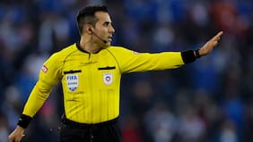“Fue al VAR y compró la falta”: las críticas en Perú a Piero Maza por el arbitraje entre Sporting Cristal y Palmeiras