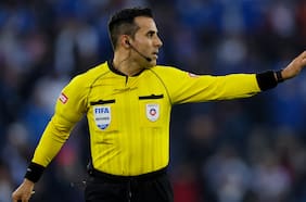 “Fue al VAR y compró la falta”: las críticas en Perú a Piero Maza por el arbitraje entre Sporting Cristal y Palmeiras