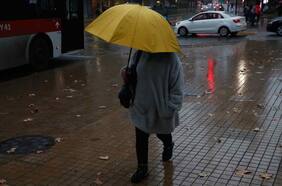 Rodados, desvíos de tránsito y miles de clientes sin luz: los efectos de las intensas lluvias en la Región Metropolitana