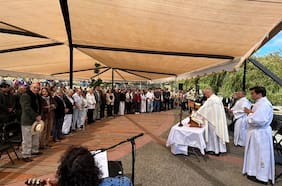 Con misa y una placa: familia y excolaboradores conmemoran segundo aniversario de muerte del expresidente Piñera en Lago Ranco