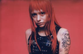 AKRIILA estrena su segundo álbum “lucy miró al mundo y notó que está girando”