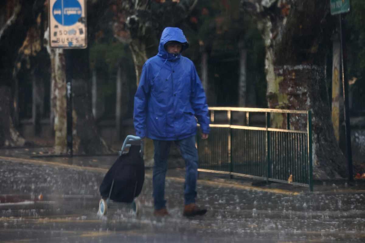 Continúa la lluvia: qué efectos provocará el sistema frontal hoy en la Región Metropolitana