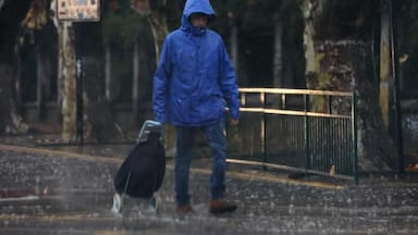 Continúa la lluvia: qué efectos provocará el sistema frontal hoy en la Región Metropolitana