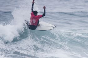 León de la Torre se titula campeón de la Triple Corona de surf 2023