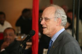 “Las probabilidades de vivir 50 años más son muy bajas”: la advertencia de David Gross, premio Nobel de Física