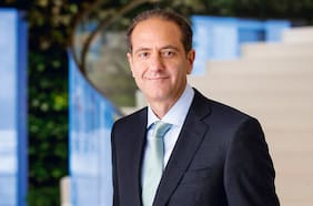 Presidente y CEO de Metlife, Michel Khalaf, visita Chile por un par de días y se reúne con el ministro de Hacienda, Mario Marcel
