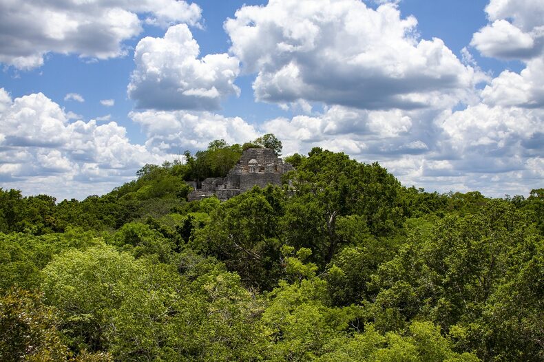 How a student discovered by chance a huge Mayan city lost in the jungle