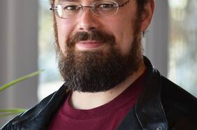 Christopher Paolini, autor bestseller norteamericano: “En Estados Unidos la gente solía ser de centro, pero ahora la opinión pública se trasladó a los extremos”