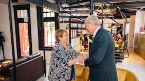 Cadem: 49% cree que Kast debe mantener apoyo a la candidatura de Bachelet a la ONU