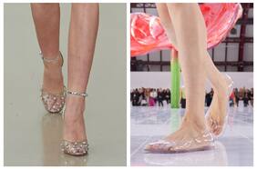 Por qué los zapatos transparentes pisan fuerte esta temporada