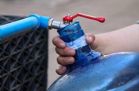 Consejos para juntar y ahorrar agua durante el corte del suministro programado