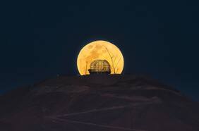 E.(L).T. Teléfono. Mi casa: ESO se inspira en Haloween para mostrar avance de su más grande telescopio