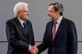 Presidente de Italia pide al economista Mario Draghi formar un nuevo gobierno