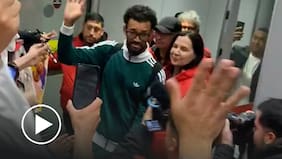 Así fue la llegada de Vozinha: nuevo arquero de Colo Colo recibió masiva bienvenida