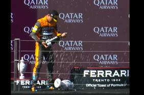 Chascarro en la Fórmula 1: Lando Norris rompe el trofeo de Max Verstappen mientras celebra en el podio