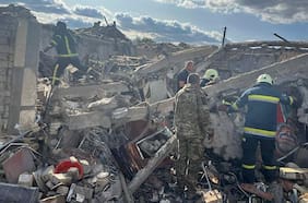 Zelensky denuncia ataque ruso a una tienda en víveres ucraniana que deja al menos 49 muertos